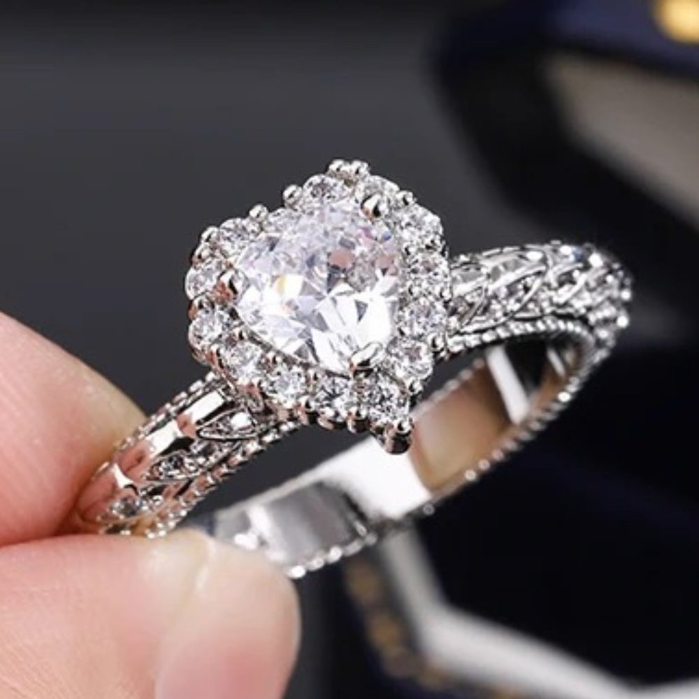 Stunning 1.00ctw Heart Shaped Bridal Ring 18k White Gold - Picture 2 of 6